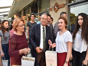 478inci kez eller şifaya uzandı.