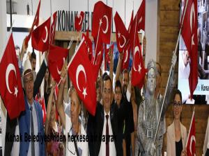 Konak Belediyesinden herkese bir bayrak