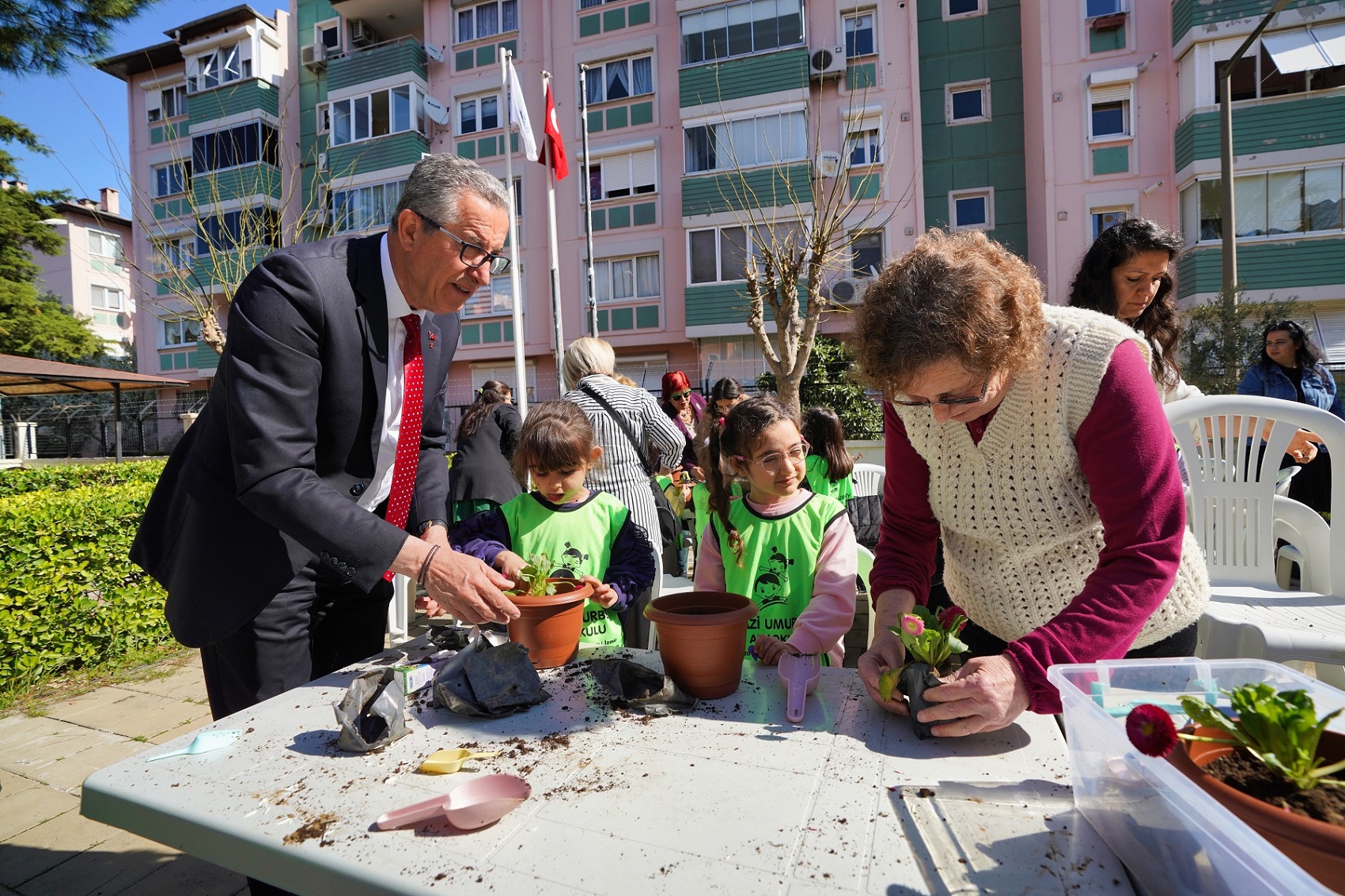 Ata Evi’nde fidanlar ile çınarlar buluştu