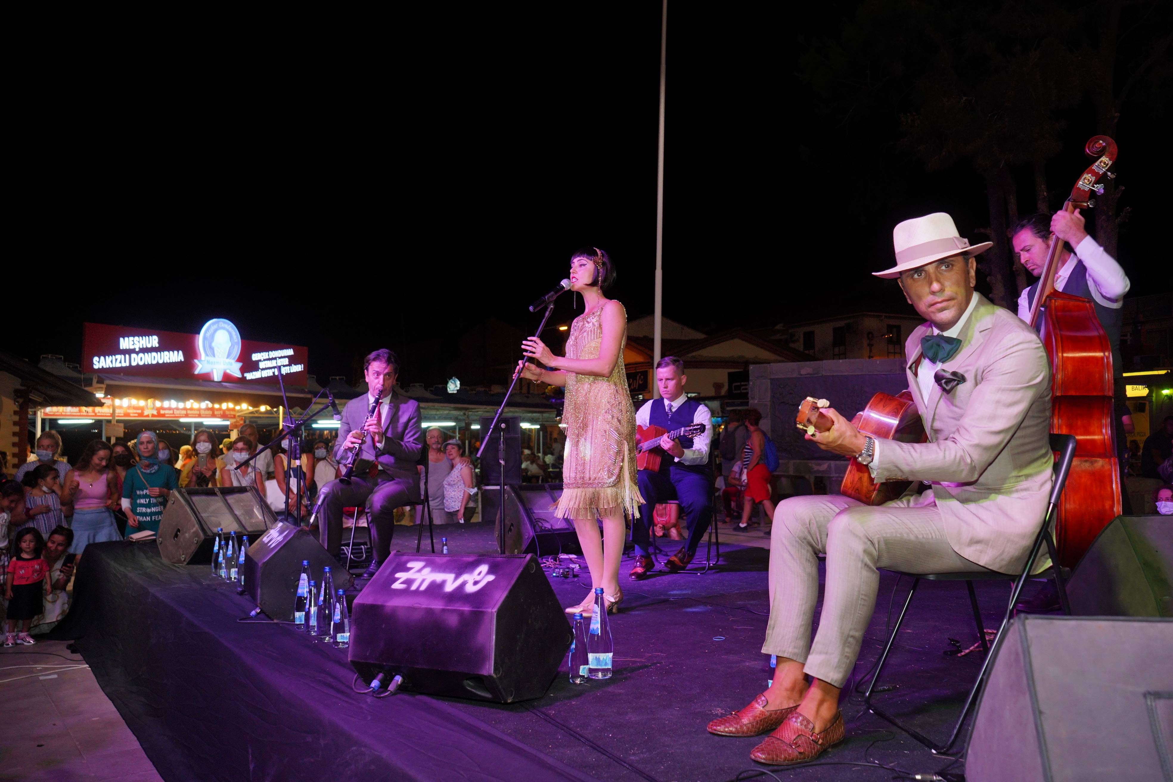 AYVALIK 7. AIMA MÜZİK FESTİVALİ FLAPPER SWİNG JAZZ BAND'İN KONSERİYLE VEDA ETTİ