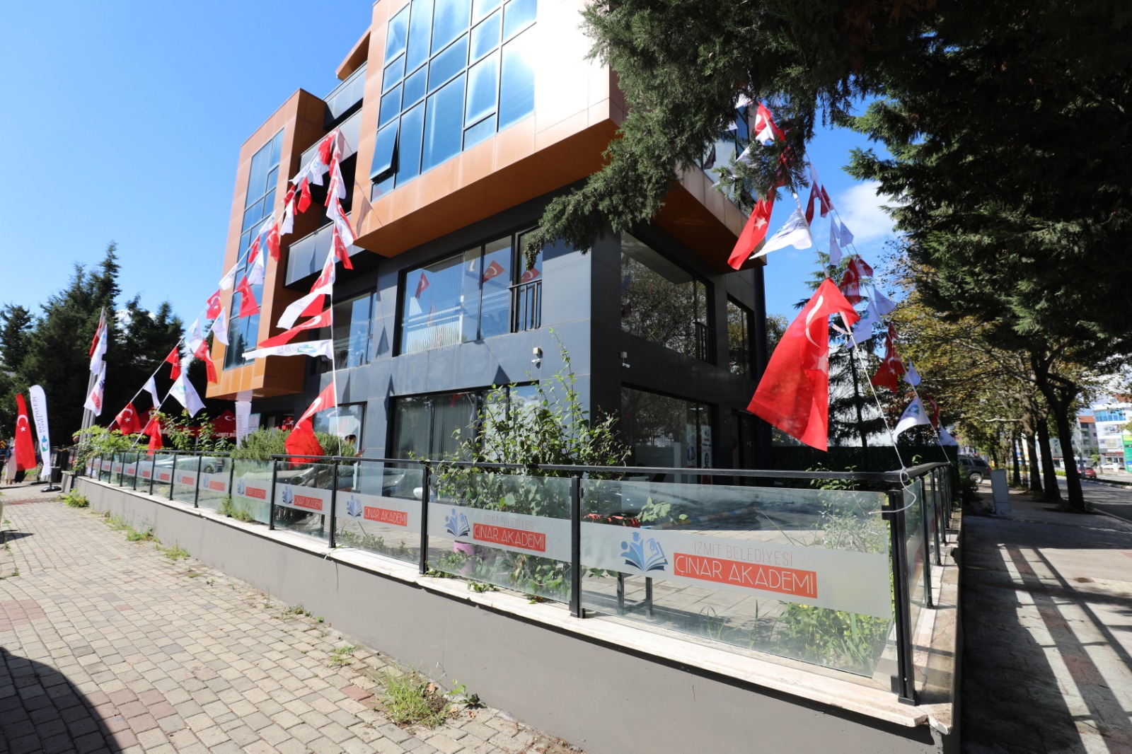 Çınar Akademi 2022’de yüzlerce öğrenciyi eğitimde fırsat eşitliğiyle tanıştırdı
