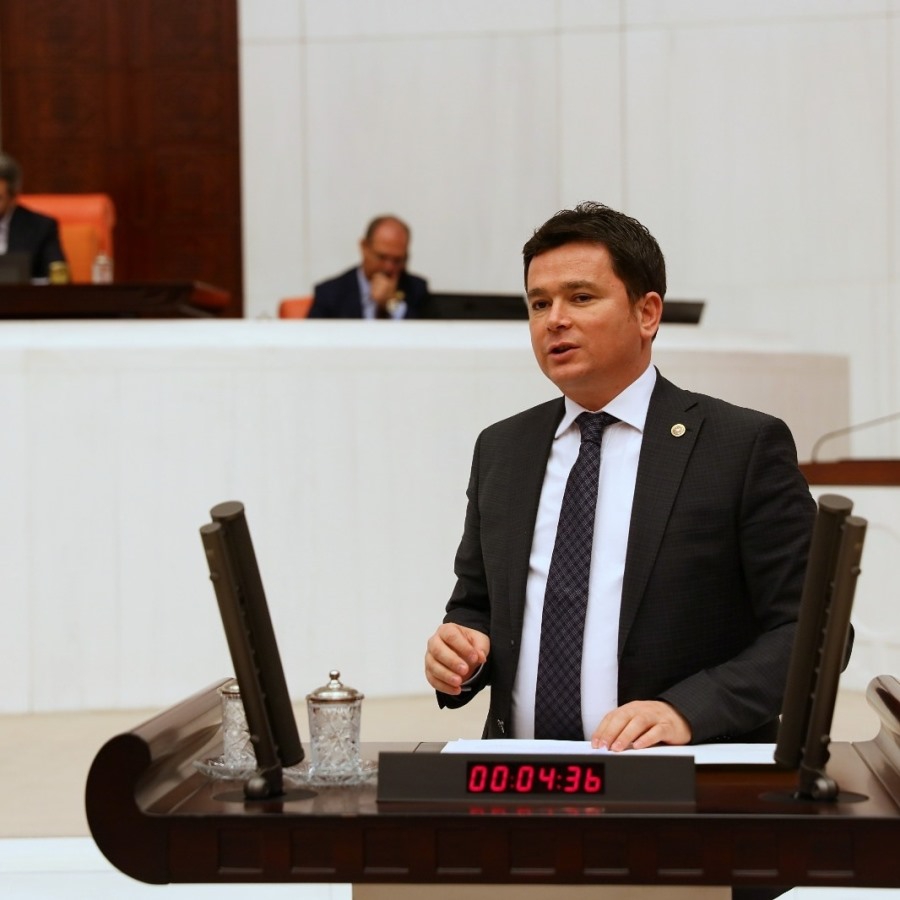 Erkan Aydın, Yüzbinlerce staj mağdurunun sorunlarını Meclis'e taşıdı. 