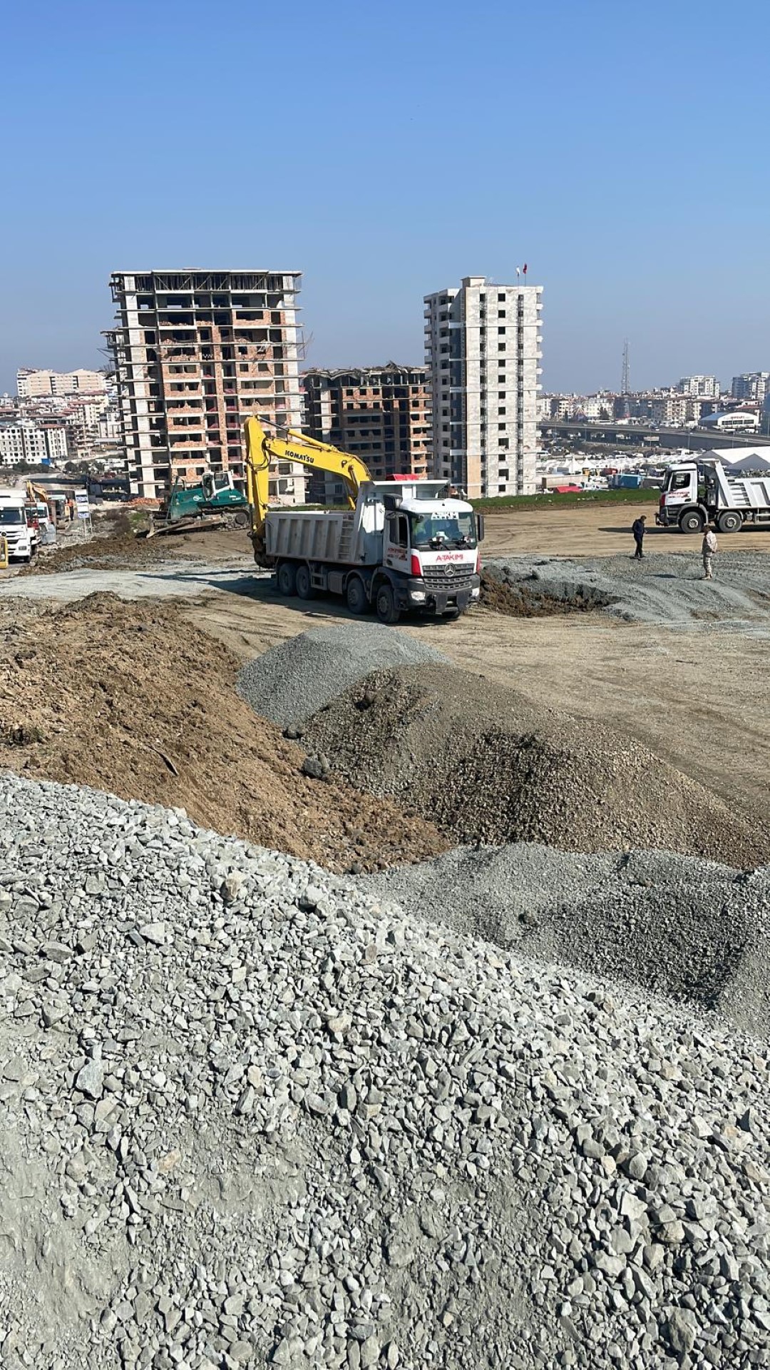 Hatay Defne’de çadır kent ve sahra hastanesi kurulumuna başlandı