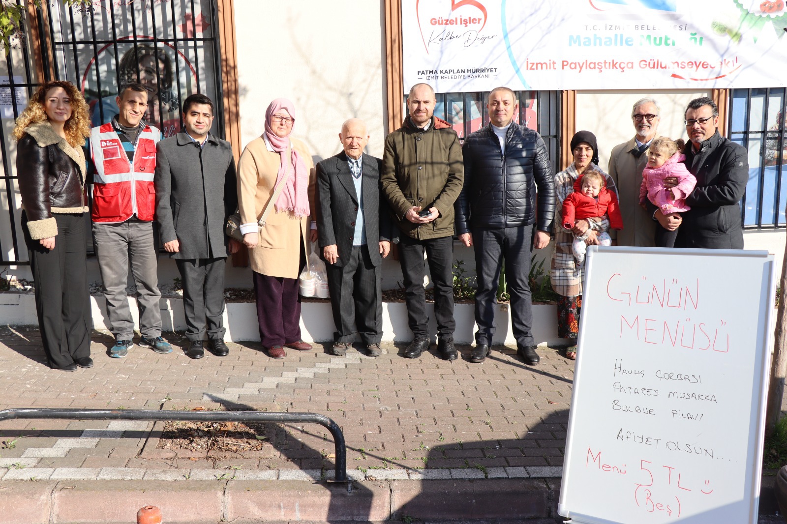 İzmit Belediyesi Yöneticilerinden Mahalle Mutfakları Projesi’ne ziyaret 