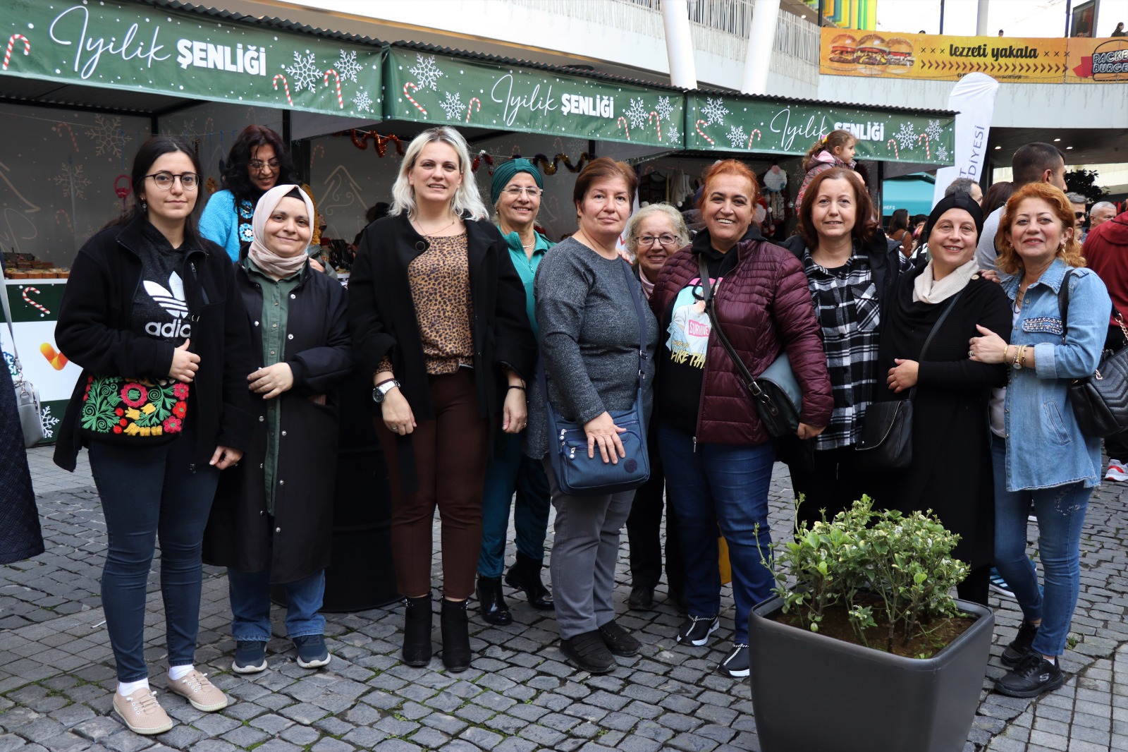 İzmit’te kadınlar ve çocuklar 2022’yi gülümseyerek geçirdi