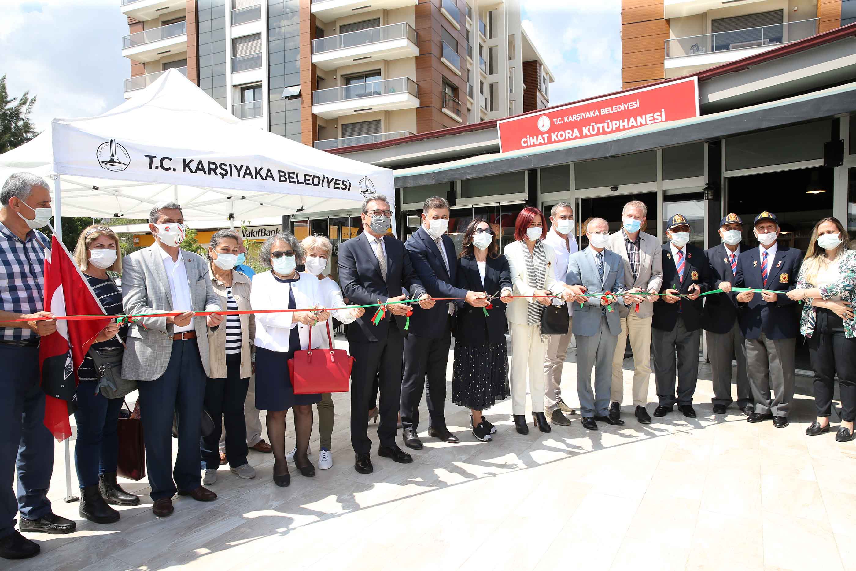 Karşıyaka’da “Cihat Kora Kütüphanesi” açıldı