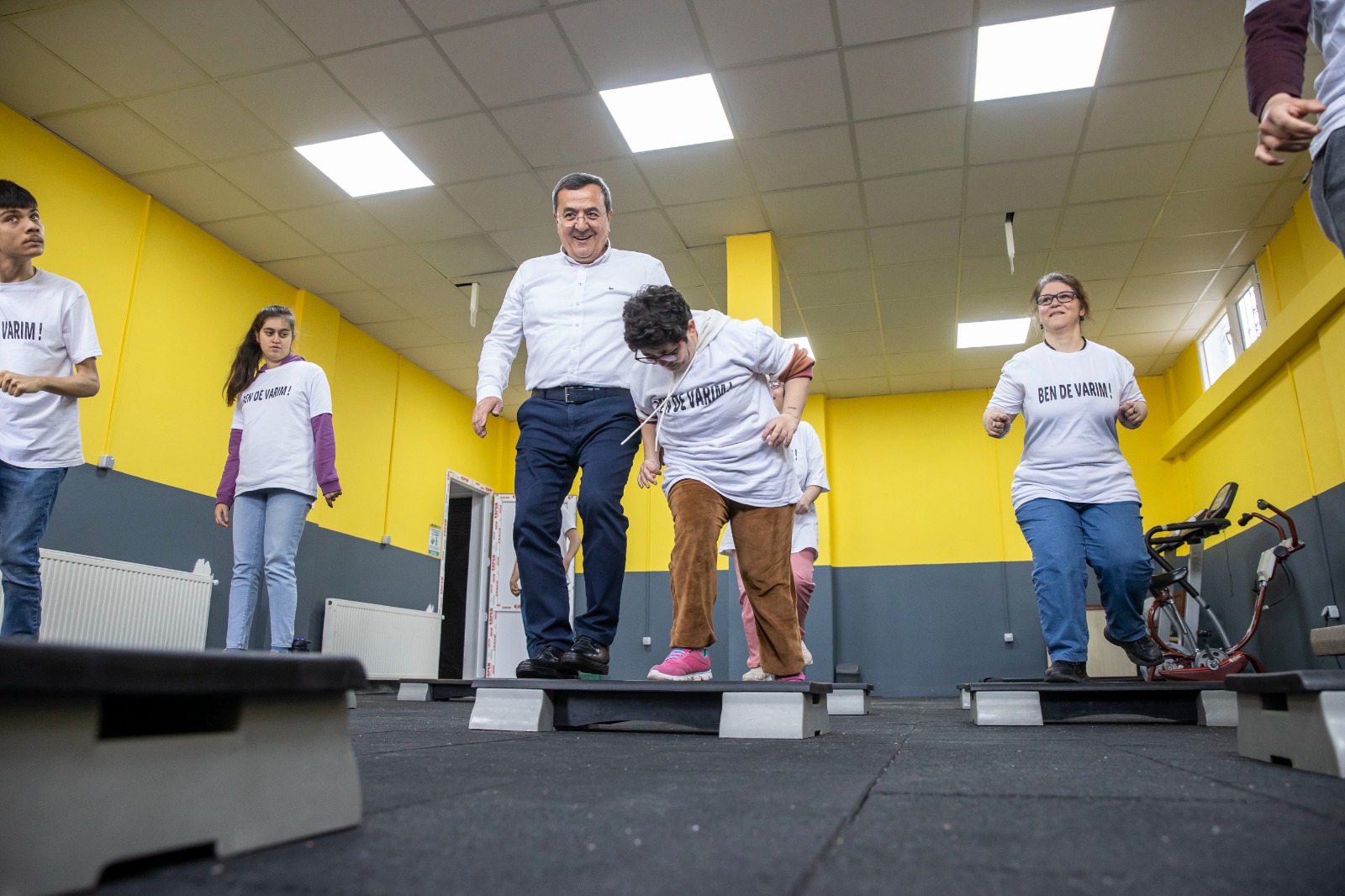 Konak Engelsiz Yaşam Köyü’nün yeni spor salonu faaliyete geçti