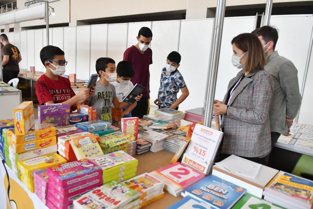 Manisa Kitap Fuarı devam ediyor