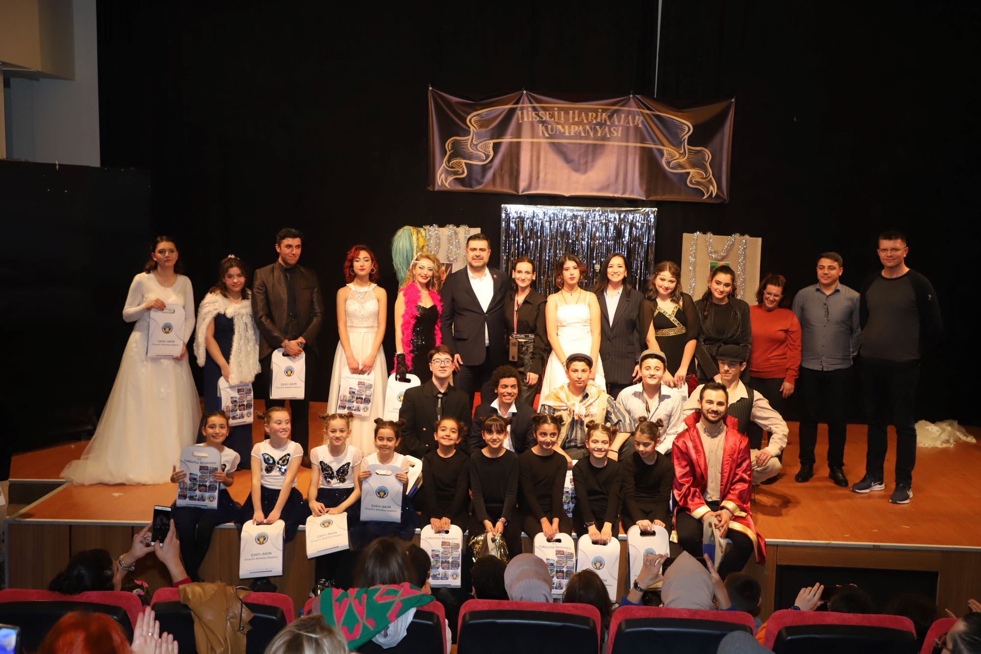 Turgutlu Belediyesi AKM Lise Tiyatro Ekibi Bir Kez Daha Sahnede Olacak