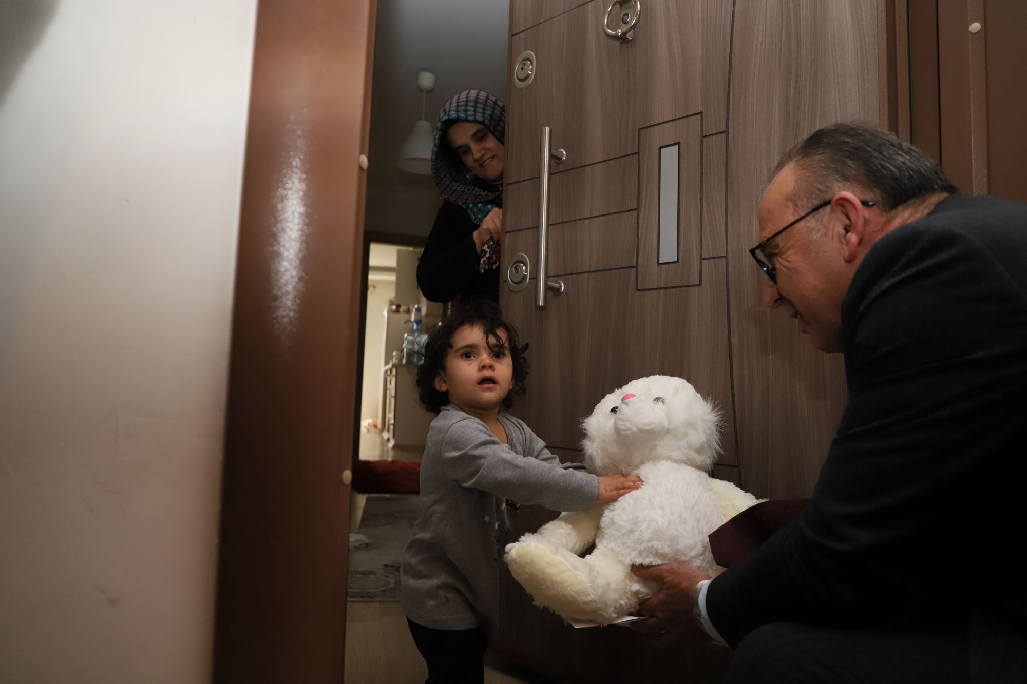 Turgutlu’ya Gelen Depremzede Ailelere Moral Ziyareti